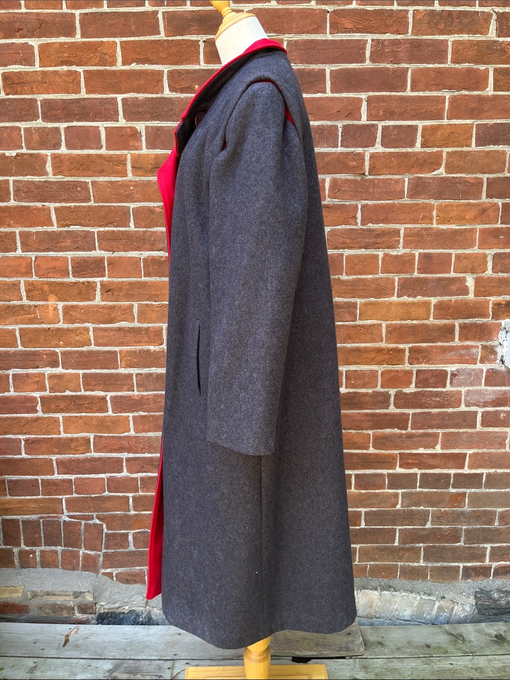 '80s Wool-Blend Long Coat with Red Collar - Picture 4 of 7